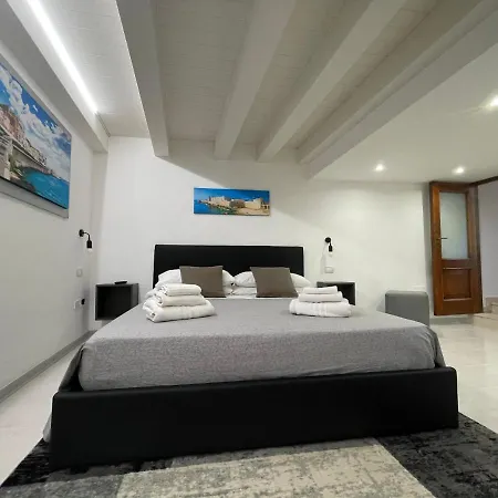 Maniace Apartment