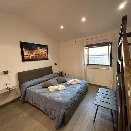 Apartment Maniace